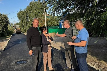 В Оренбурге асфальтируют дорогу на улице Маячной